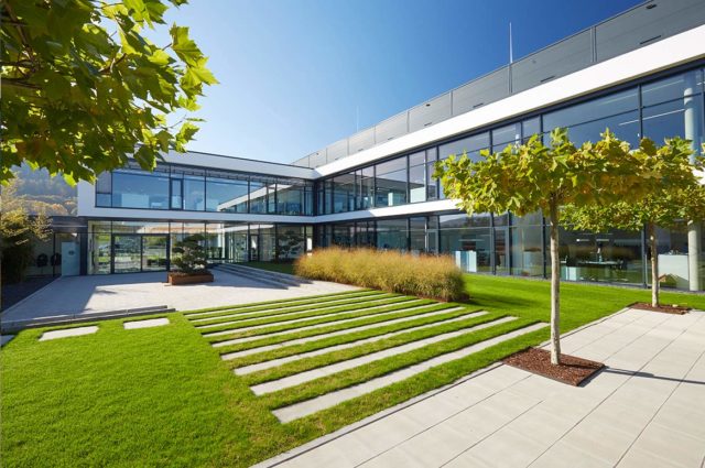 Kleinheubach, Logistikhalle und Büros