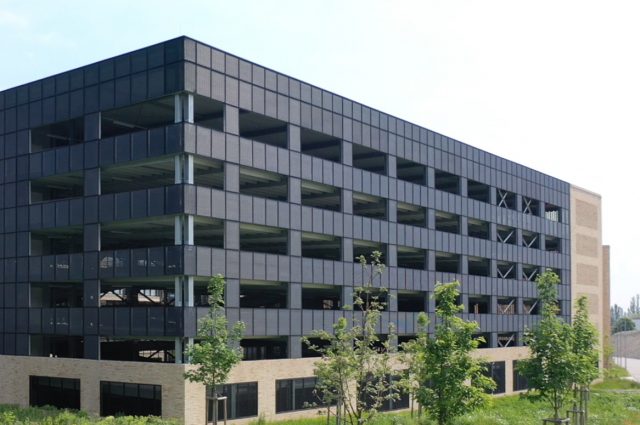 2 Parkhäuser abgeschlossen